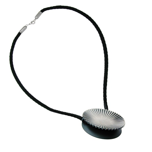 Kette 58mm Metallanh?nger Doppelscheibe anthrazitfarben Kordel schwarz 60cm